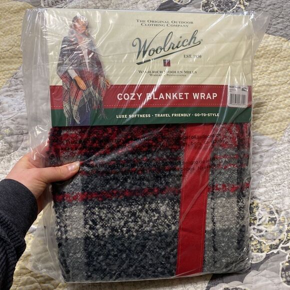 Woolrich boucle plaid cozy blanket wrap with fringe trim - Picture 4 of 7